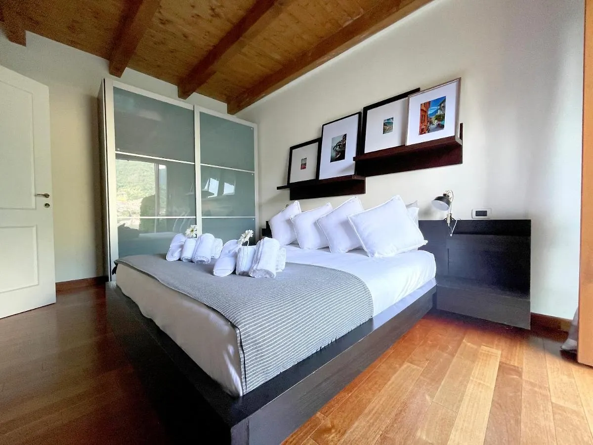 Apartment Regina Di Laglio - Free Parking, Garden, Lake View